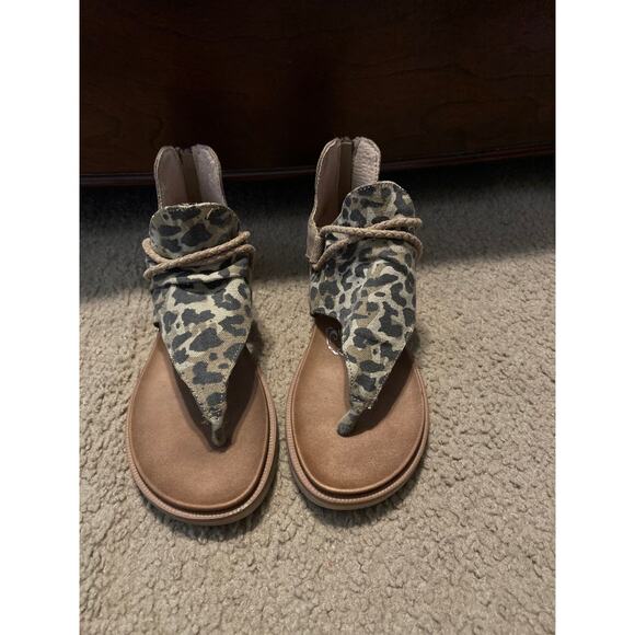 Women's Very G leopard Sandals size 6 - Picture 1 of 6